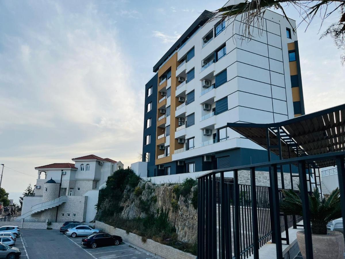 Art'S Apartment Mit Pool Ulcinj Pinjes Eksteriør bilde